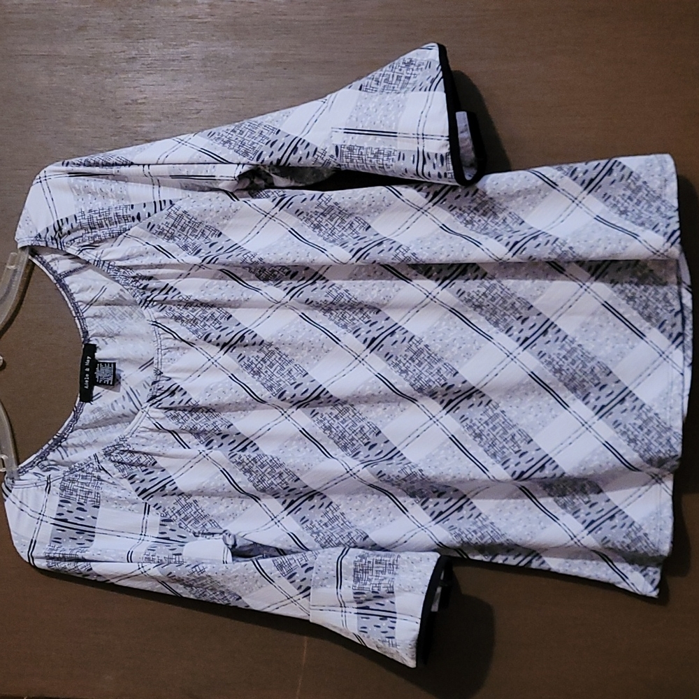 Adele & May blouse with 3/4 length bell sleeves. Host Pick! 🥳